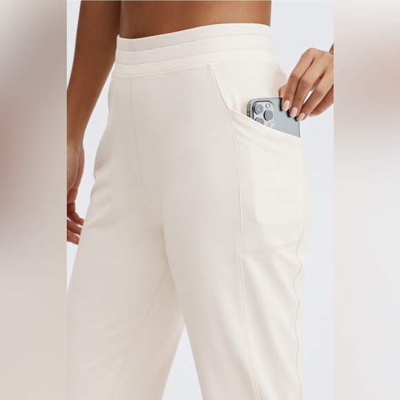 Fabletics ThermaFlex High-Waisted Pocket Jogger Oat Size Small - Picture 3 of 6